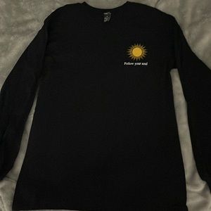 long sleeve t from rue 21, size medium with no damage and never worn with no tag